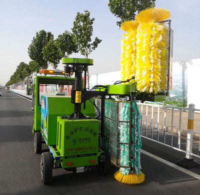 电动城市护栏清洗车（第五代）