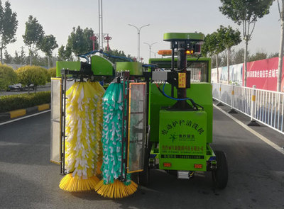电动城市护栏清洗车（第五代）